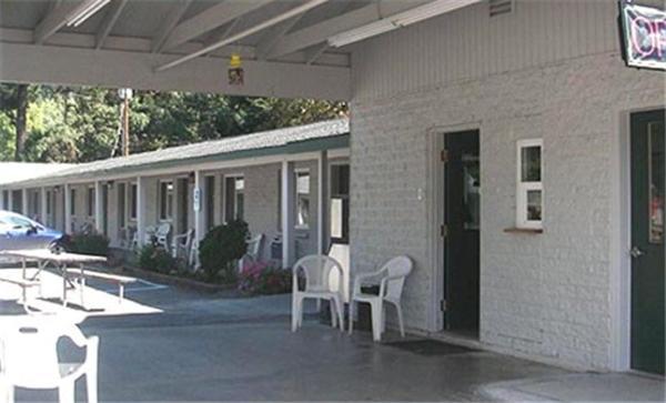 Happy Camp Forest Lodge Motel المظهر الخارجي الصورة